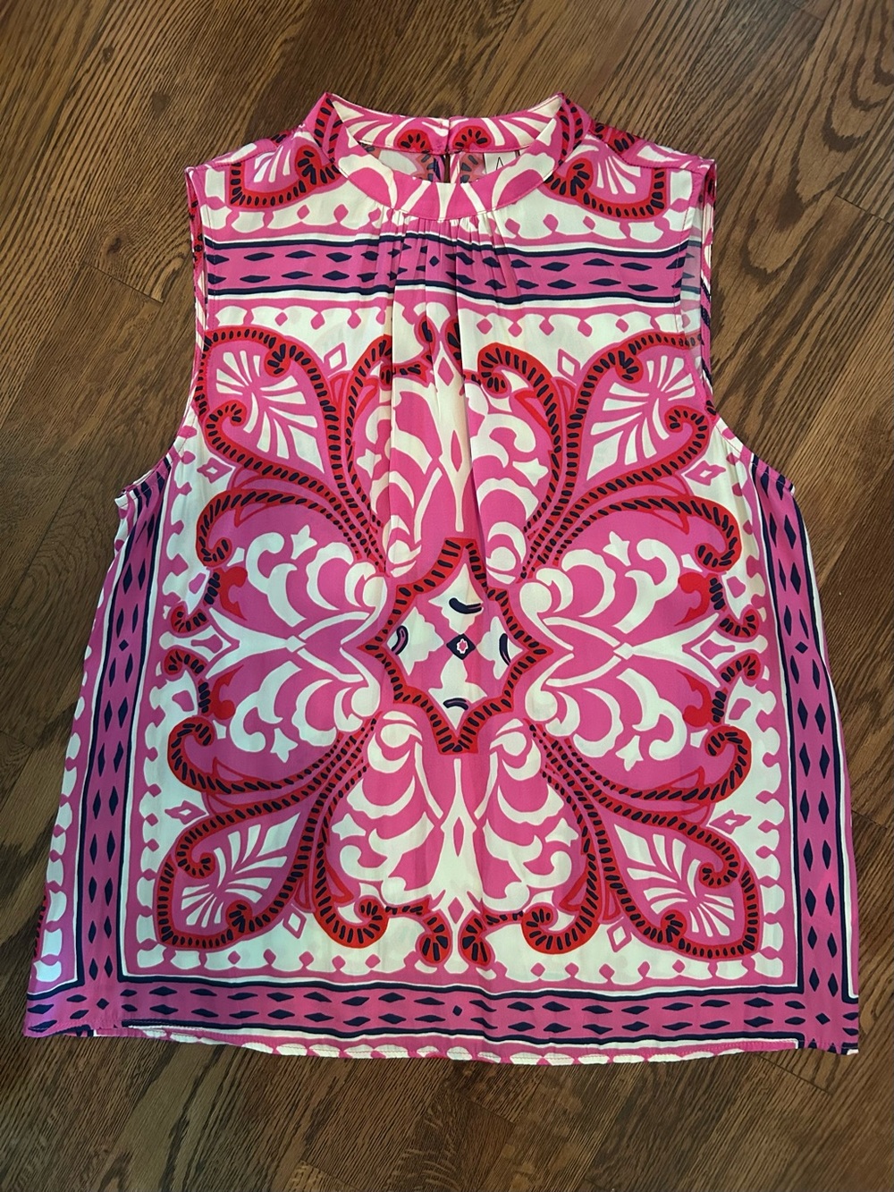 NWOT Women’s Joie Pink, White and Mavy Sleeveless Patterned Top Medium
